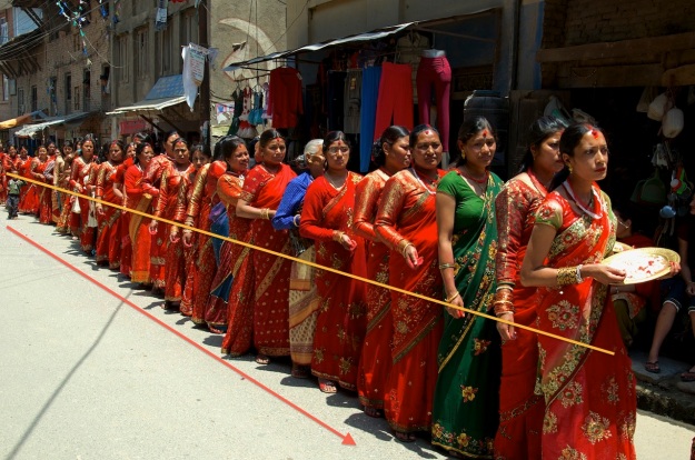 ISO400, 26mm, f/5.6, 1/640sec A procession of women celebrating a local festival